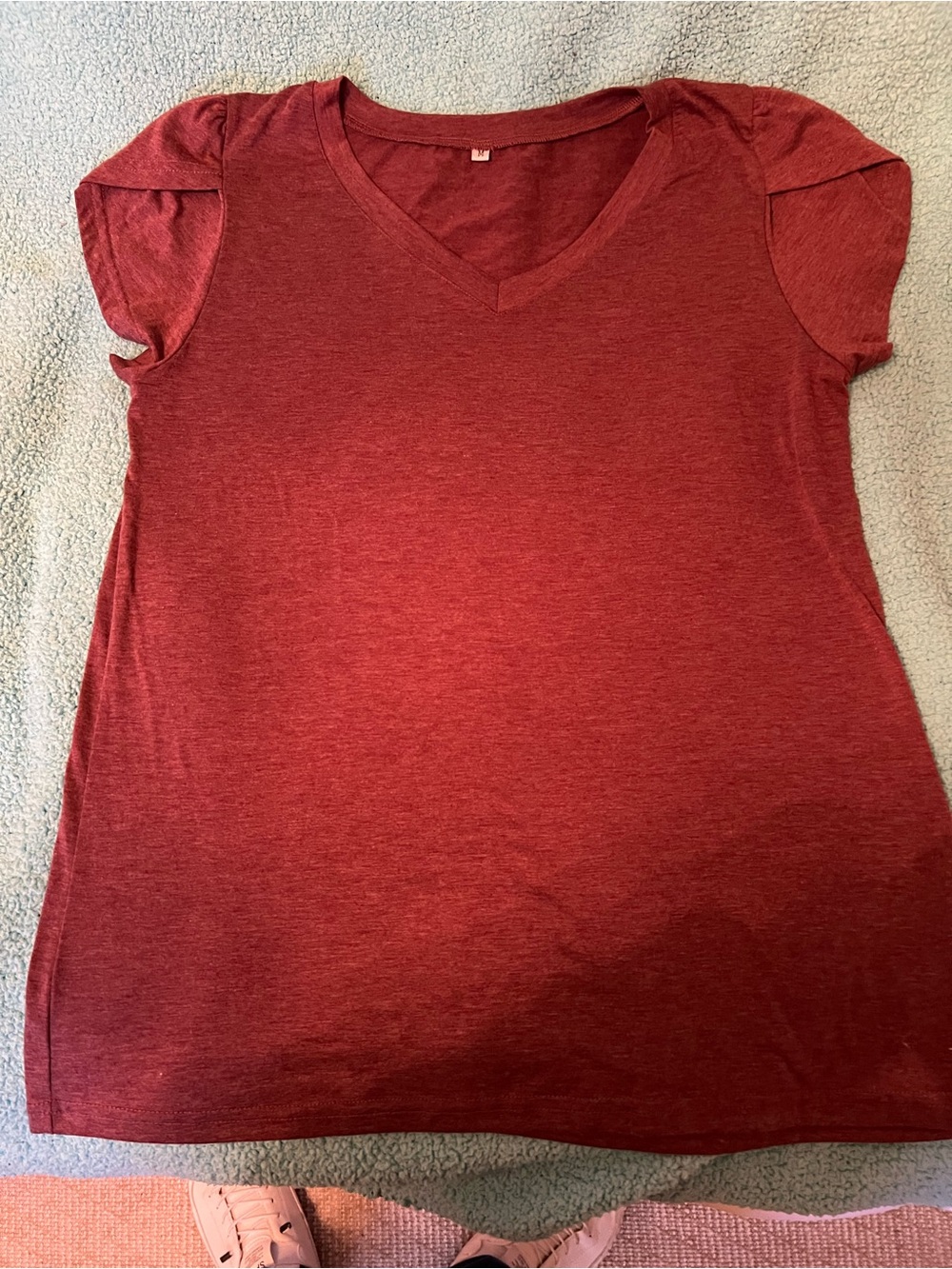 Women's V-Neck Short Sleeve Top in Burgundy